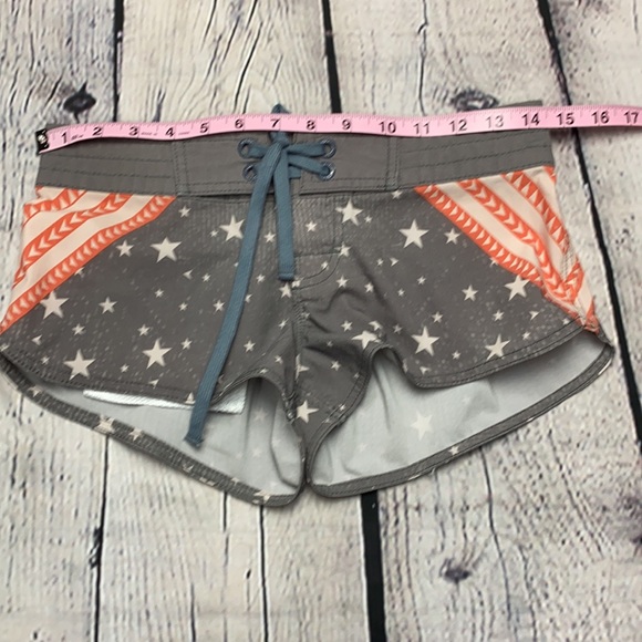 RIP CURL Gray/White/Orange Activewear Shorts Size: XS - Picture 8 of 17